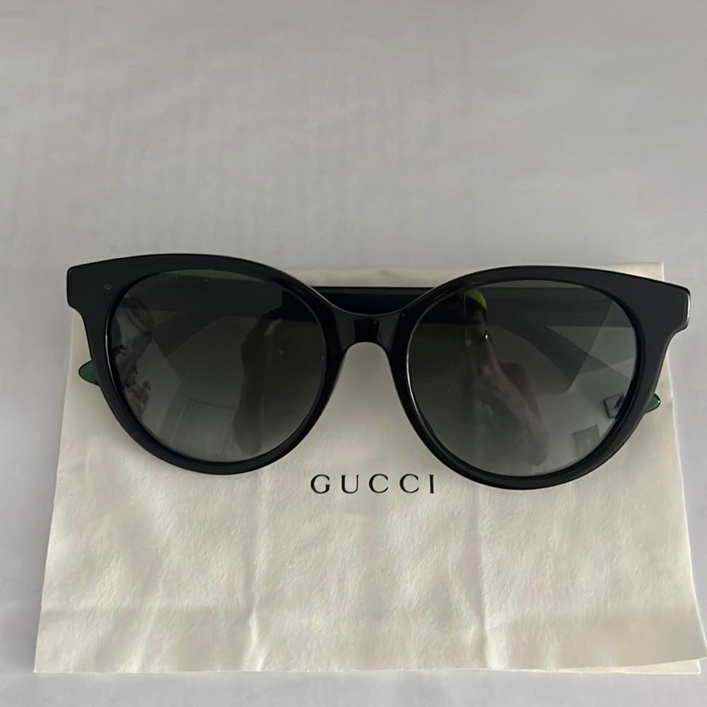 Chic Gucci Sunglasses